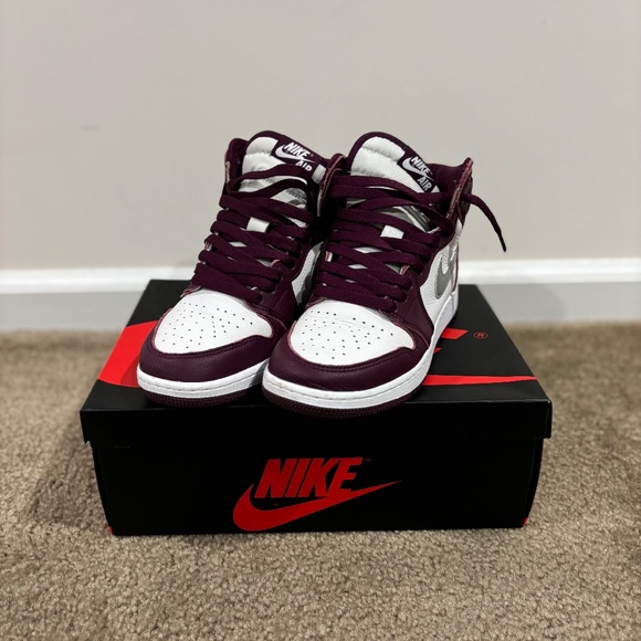 Nike Air Jordan 1 Retro High OG "Bordeaux" - Picture 5 of 7